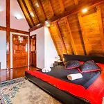 호텔 Casa Luca 2*